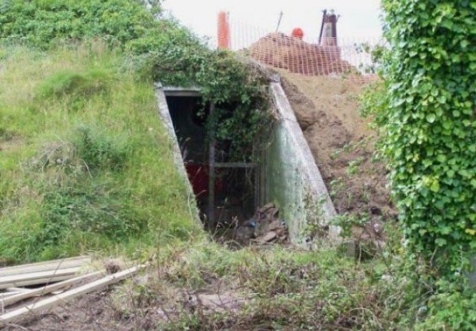 Pronašli su 75 godina star bunker ukopan u zemlji:  KADA SU UŠLI UNUTRA, IMALI SU ŠTA DA VIDE! (VIDEO)