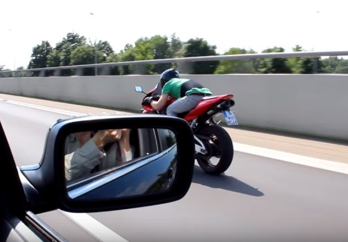 Mislio je da je nepobjediv na svom motoru, a onda ga je jedan tip na cesti OSRAMOTIO U SVOM BMW-u! (VIDEO)
