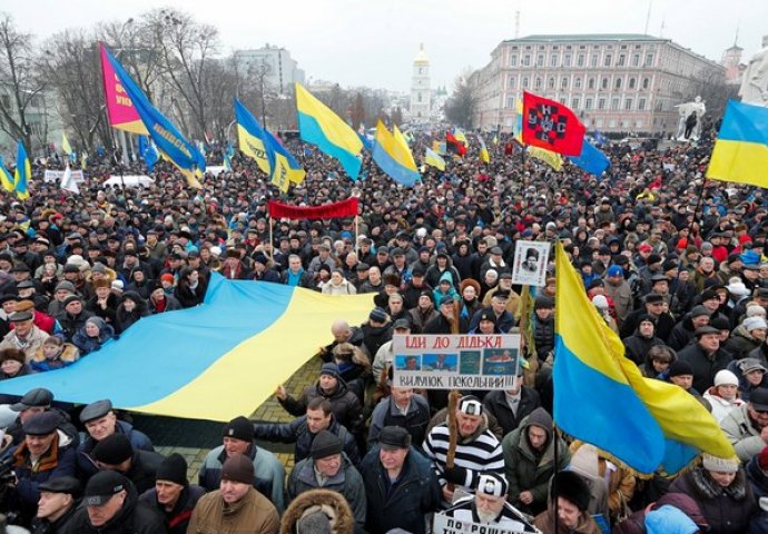 Hiljade prosvjednika na ulicama Kijeva tražile smjenu ukrajinskog predsjednika