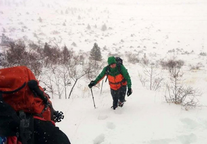 Planinari zapeli u snijegu: Spasioci se već satima probijaju do njih