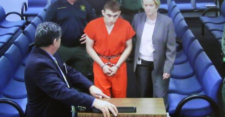 Osumnjičeni za ubistvo 17 osoba na Floridi danas se pojavio na sudu