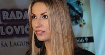 Majka Rade Manojlović je umrla od najteže bolesti: Evo kako je izgledala, SVI TVRDE DA JE PJEVAČICA LIČI UPRAVO NA NJU! (FOTO)