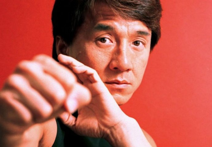 ŠTA MU SE DOGODILO? Jackie Chan je 90-ih bio jedan od najpoznatijih glumaca, danas ne liči na sebe (FOTO)