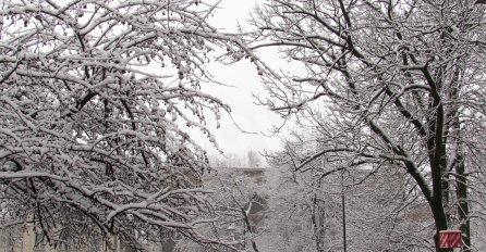 SNIJEG ZABIJELIO BiH/ NOVI.BA NA ULICAMA SARAJEVA: Zimska idila u glavnom gradu 