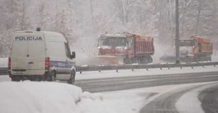 HRVATSKA POD SNIJEGOM, KOLAPS U CIJELOJ ZEMLJI: Vozila se prevrću na cesti, izdato upozorenje!