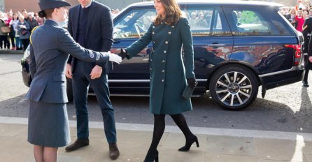 DO SADA NEVIĐENO U KRALJEVSKOJ PORODICI: Ovaj detalj na ruci Kate Middleton do sada nismo mogli vidjeti 