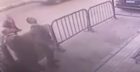 Policajac uhvatio dijete koje je palo s trećeg sprata, pogledajte kako je to izgledalo (VIDEO)