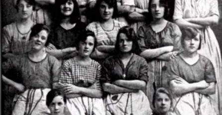 Na fotografiji staroj više od 100 godina, pronašli su uznemirujući detalj: POGLEDAJTE ŽENE U 2. REDU! (FOTO)