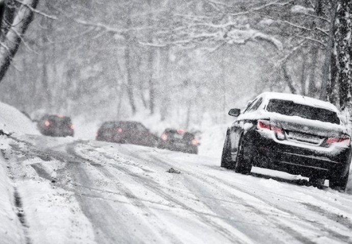 HAOS U SAOBRAĆAJU: Zbog snijega, leda i olujnog vjetra zatvorene ceste, VOZAČI NE IDITE OVIM PRAVCIMA!