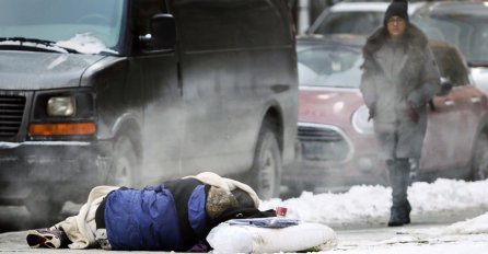 PREPOZNALA JE ŠKOLSKOG DRUGA NA LICU PRLJAVOG BESKUĆNIKA: Niko ne vjeruje šta je onda uradila