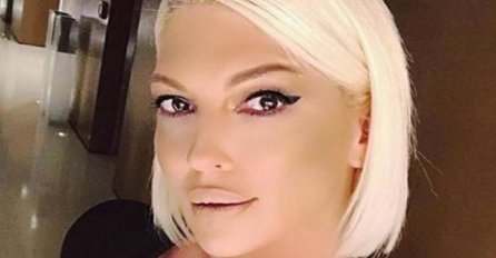 KARLEUŠA SE POJAVILA SAMO U MANTILU: Prizor  sa terase će vas ostaviti bez daha