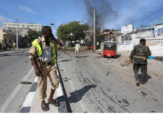 U napadima na predsjedničku palaču i hotel u Somaliji ubijeno najmanje 18 ljudi