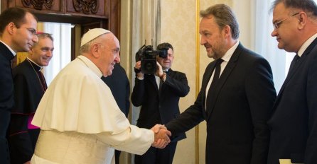 Izetbegović: Papa insistirao da spriječimo odlazak mladih