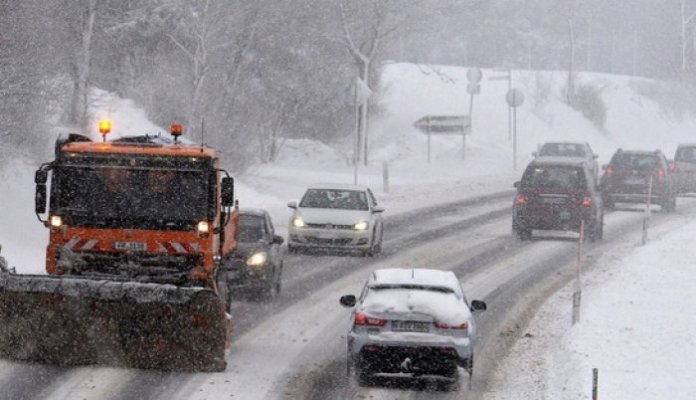 569bded9-c424-46c4-a697-786b0a0a0a80-snijeg-auta-ciste-700x402