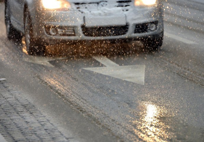 BIHAMK: Upozorenje vozačima zbog poledice širom BiH