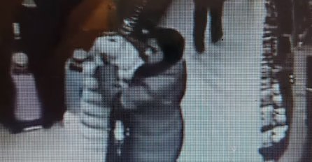 NAPUSTILA OBJEKAT U ŽURBI: Policajka optužena za krađu bunde na pijaci! (VIDEO)