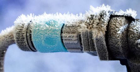 PREPORUKE ZA EKSTREMNO NISKE TEMPERATURE: Kako odlediti smrznute cijevi i česme, trik koji smo ranije trebali znati