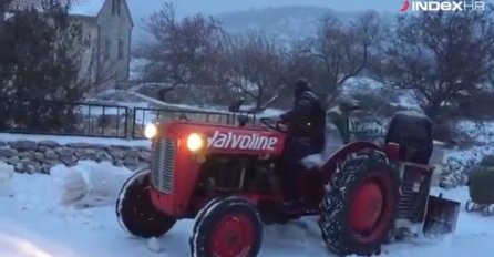 SNIMAK OBIŠAO REGIJU: Pogledajte kako Hrvati čiste snijeg (VIDEO)