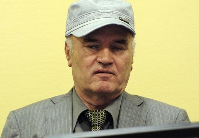 RATNI ZLOČINAC RATKO MLADIĆ PORUČIO IZ HAGA: Znam ko mi je ...