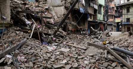 Najmanje 14 mrtvih pod ruševinama zgrada tokom snažnog potresa