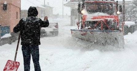 SNIJEG OKOVAO REGION: Proglašena vanredna situacija, najteže ljudima u ovim mjestima, ima preko metar snijega