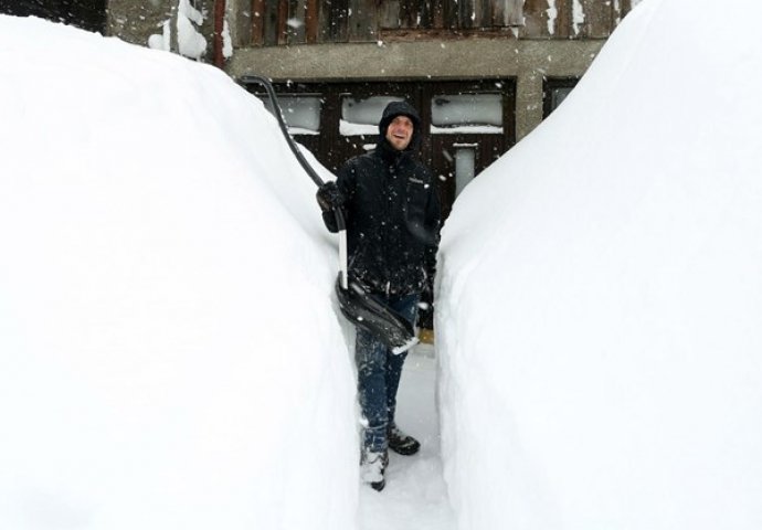 OBOREN REKORD IZ 1984.: Pogledajte kako izgleda kada grad zatrpa 182 cm snijega!