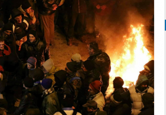 Borci najavili blokadu aerodroma: Protesti su nastavljeni kasno u noć, borci ne odustaju