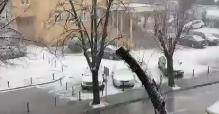 MOSTAR: Snijeg zabijelio grad (VIDEO)