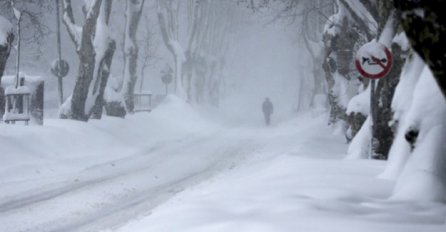 ODSJEČENI OD SVIJETA ZBOG SNIJEGA: Nestaje im vode i hrane NI STRUJE NEMAJU!