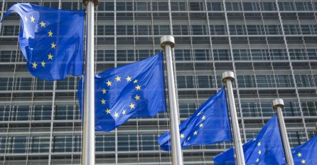 EU ČLANICE SE OTIMAJU KONTROLI JER MORAJU: Pojedinačna nabava ruskog cjepiva postaje neophodna, ali situacija prerasta u novu identitetsku i egzistencijalnu krizu Europske unije