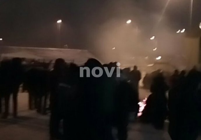 ŠIĆKI BROD I DALJE BLOKIRAN: Borci planiraju prenoćiti uprkos velikoj hladnoći! (VIDEO)