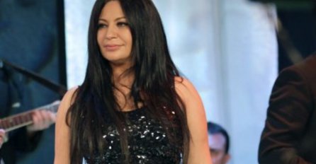 KRILA JE OVU TAJNU KAO ZMIJA NOGE: Ova pjevačica je išla u školu za djecu sa posebnim potrebama!