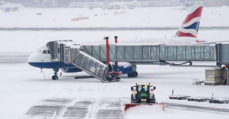 OBILNE SNJEŽNE PADAVINE: Ponovo zatvoren aerodrom u Ženevi