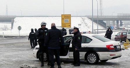 OSAM OSOBA PRIVEDENO TOKOM DEBLOKADE PETLJE ŠIĆKI BROD: Dvije osobe starosne dobi od 19 i 21 godine