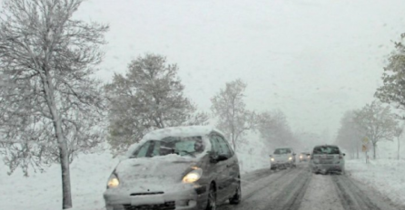 VOZAČI OPREZ! Poledica i dalje stvara probleme, niz cesta zatvoren zbog snijega i leda