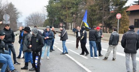 PODRŠKA SA SVIH STRANA: Demobilisani borci blokirali magistralni put Bugojno-Donji Vakuf! (VIDEO)