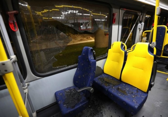 Snažna eksplozija u beogradskom autobusu: Povrijeđena jedna osoba