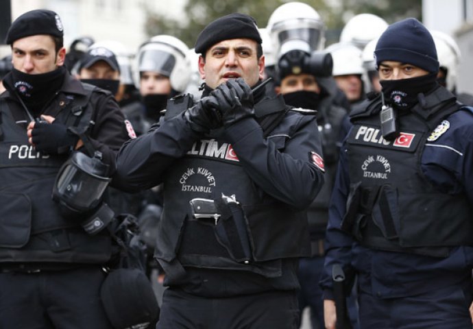 Srbi sa dugim cijevima uhapšeni u Istanbulu