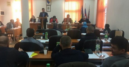 Dodiku dodijeljen zlatni grb Srebrenice - Bošnjaci napustili sjednicu