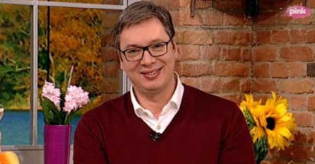 VUČIĆ OTKRIO DETALJ IZ PRIVATNOG ŽIVOTA: Jutros mu tata došao na posao, skoro zaplakao kad je vidio šta nosi u ruci!