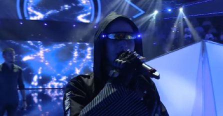 BOSANAC NAPRAVIO HAOS U ZVEZDAMA GRANDA: Izašao sa laserima na scenu, a onda uradio nešto što niko nije (FOTO+VIDEO)