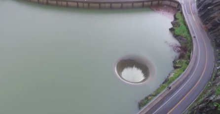 POJAVIO SE NEPOSREDNO UZ CESTU: Ogromni vrtlog u jezeru prestravio prolaznike