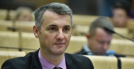 Forto: Poništenje odluke o imenovanju škole po Busuladžiću civilizacijska pobjeda