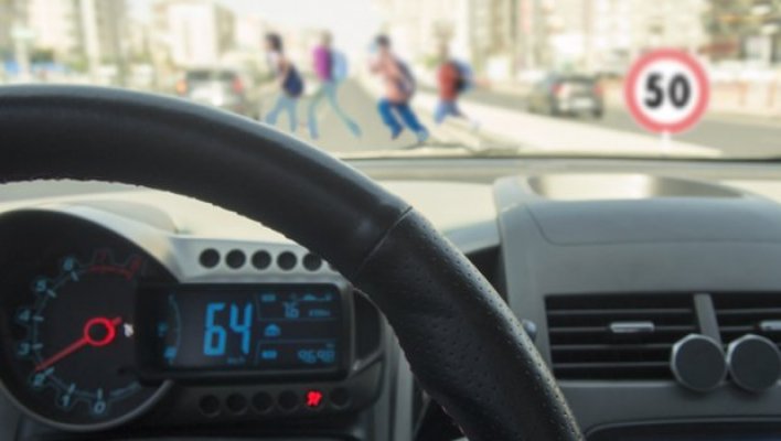 ogranicenje-brzine-gradska-voznja-620x350