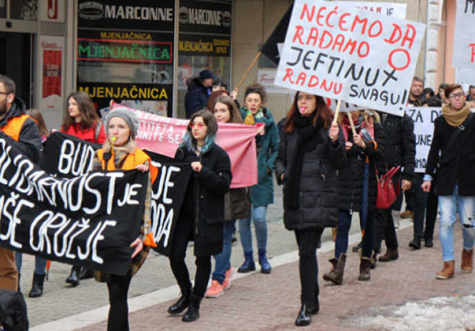 Sa "Osmomartovskog marša" u Banjaluci poručeno: Želimo jednake plate i prava sa muškarcima