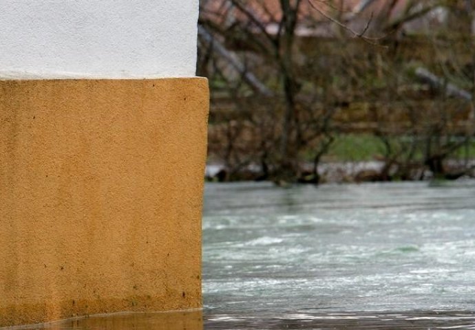 Mostar: Rijeka se izlila na cestu (VIDEO)