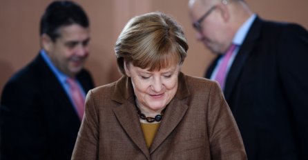 Merkel: Zagovaram sankcije Rusiji