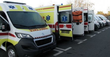 TRAGIČNA NESREĆA NA RADU: Radnik iskrvario nakon što se porezao motorkom, IZA SEBE OSTAVIO DVA SINA I SUPRUGU!