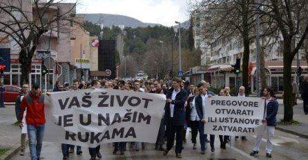 Prosvjedna šetnja doktora medicine i stomatologije HNŽ-a