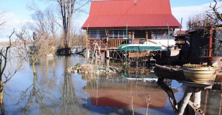 SPREMITE SE NA NAJGORE: Voda došla do kuća, vojska izašla na teren